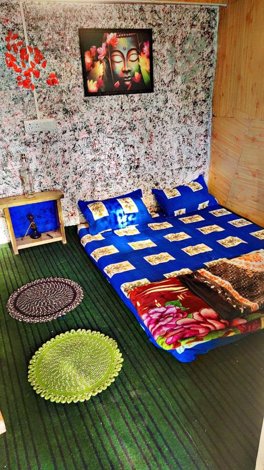 Shanti People Huts & Camp Kasol Bilik gambar