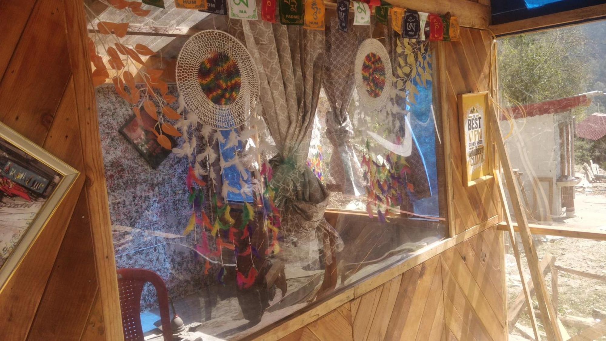 Shanti People Huts & Camp Kasol Bilik gambar