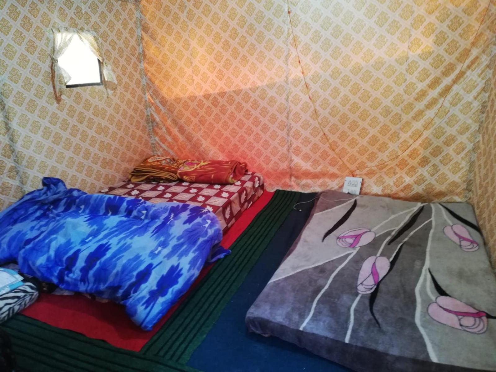 Shanti People Huts & Camp Kasol Bilik gambar