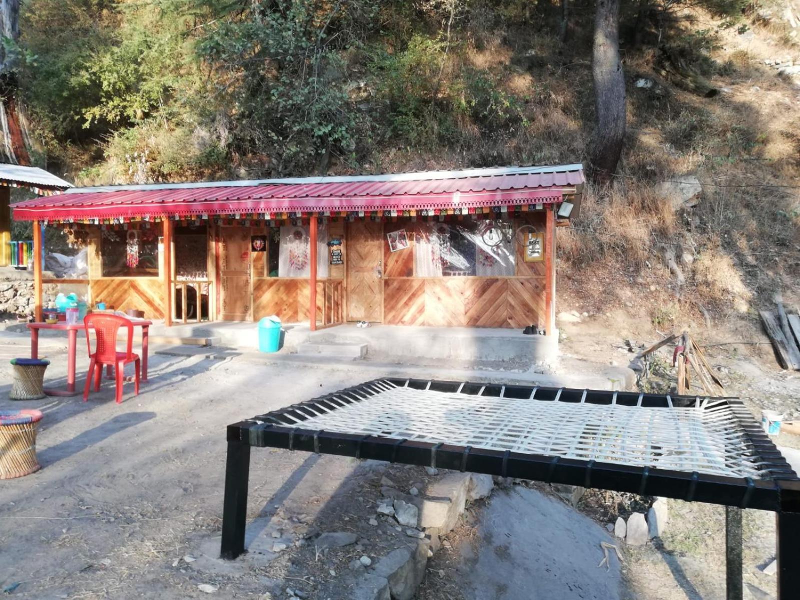 Shanti People Huts & Camp Kasol Bilik gambar